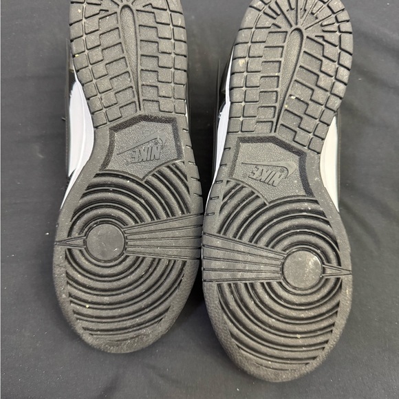 Nike Classic Black and White Athletic Shoes - Picture 4 of 6